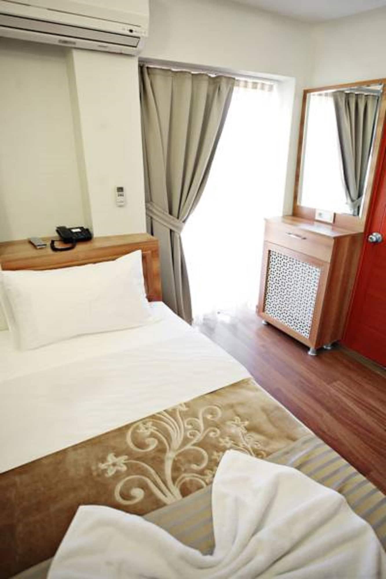 Taksim Palace Hotel Estambul Exterior foto